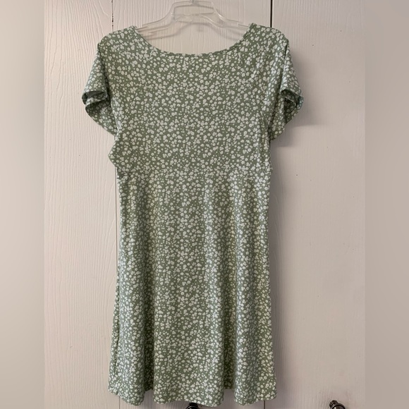 Knee Length Dress Green with White Flowers Size Large - Picture 2 of 4